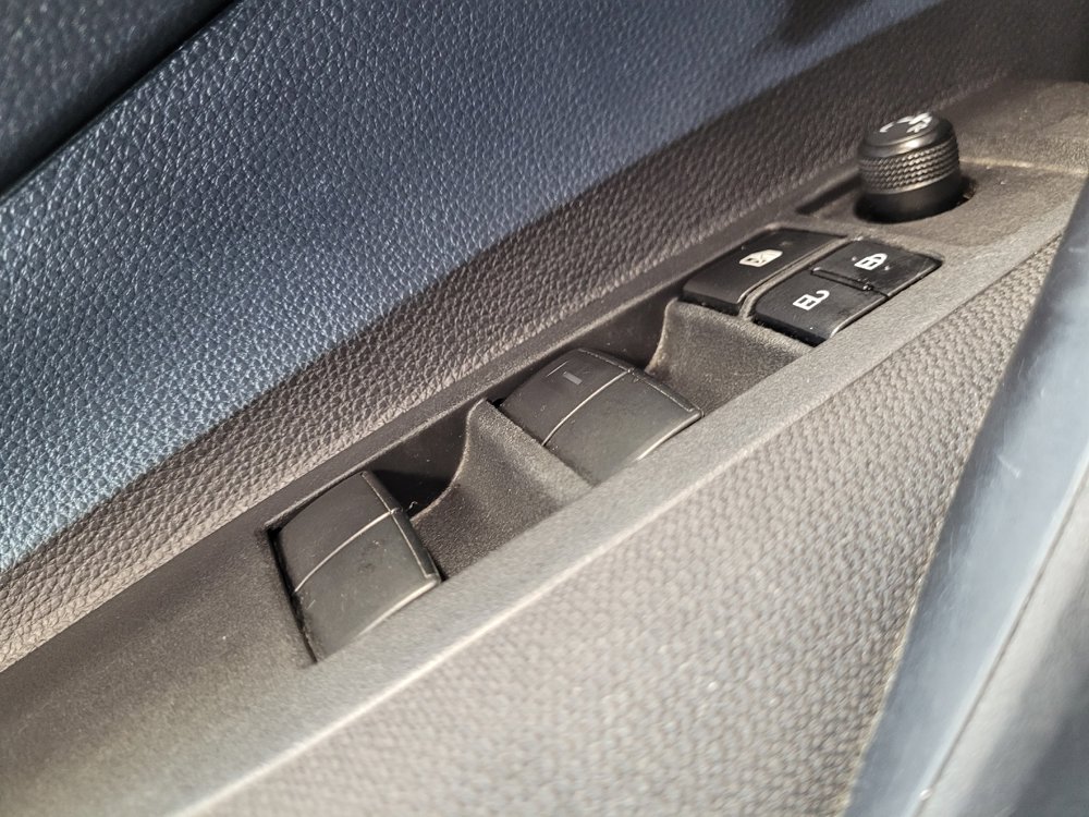 Used 2025 Toyota Corolla LE FWD image 27