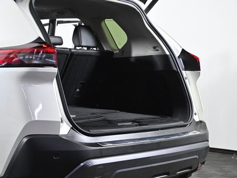 Used 2023 Nissan Rogue SL w/ SL Premium Package image 34