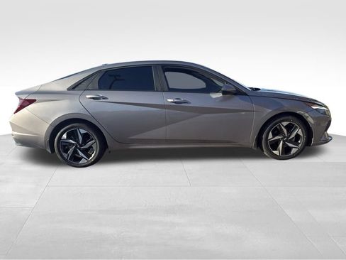 Used 2023 Hyundai Elantra SEL w/ Convenience Package image 3