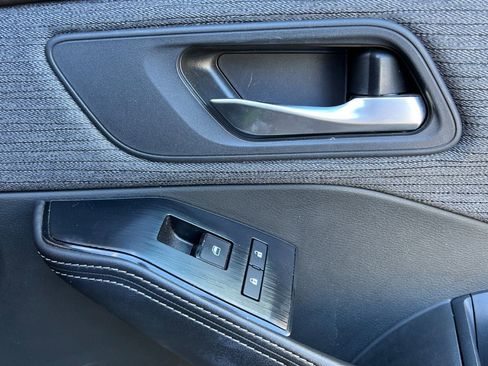 Used 2023 Nissan Rogue SV image 23