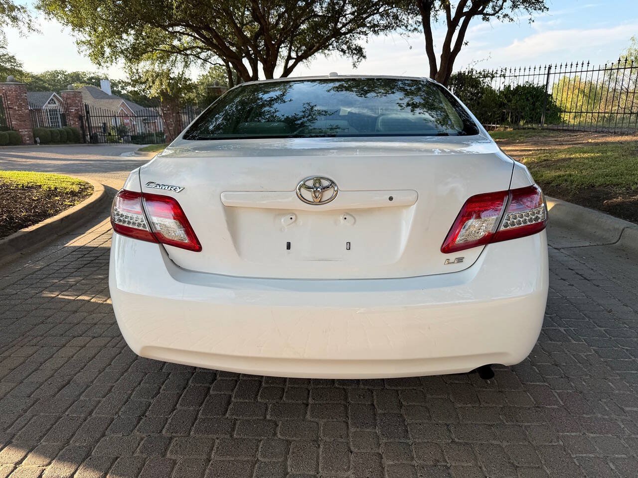 Used 2010 Toyota Camry LE FWD image 5