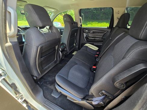 Used 2017 Chevrolet Traverse LT w/ Traveler's Package FWD image 18