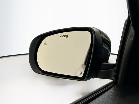 Used 2025 Jeep Compass Limited image 16