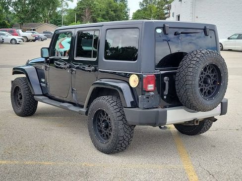 Used 2011 Jeep Wrangler Unlimited Sahara w/ Connectivity Group AWD/4WD image 3
