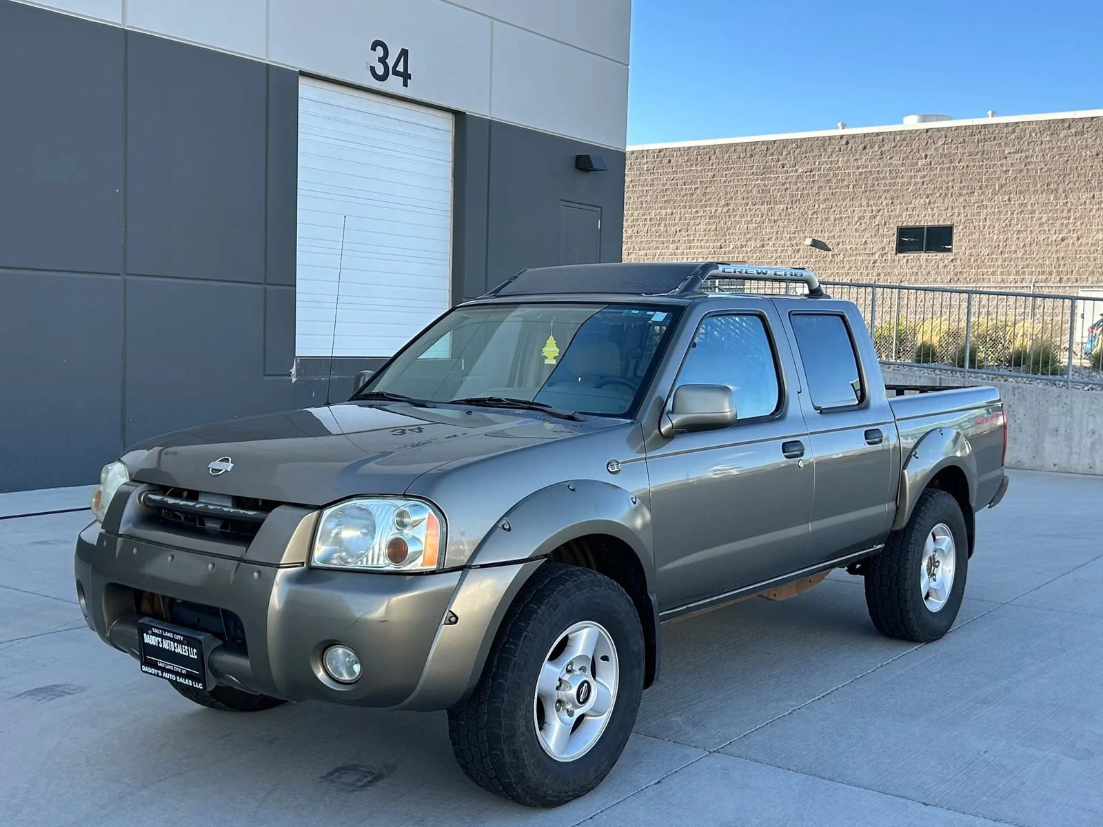 Used 2001 Nissan Frontier SE AWD/4WD image 1