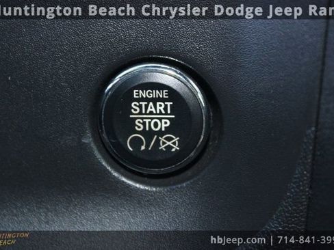 Used 2013 Dodge Challenger R/T image 22