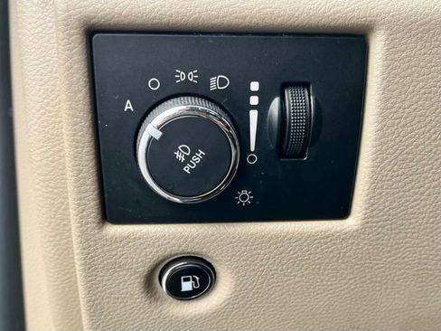 Used 2017 Jeep Grand Cherokee Limited image 22