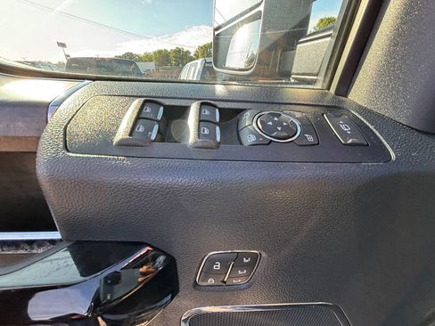 Used 2022 Ford F250 Lariat w/ Black Appearance Package AWD/4WD image 32