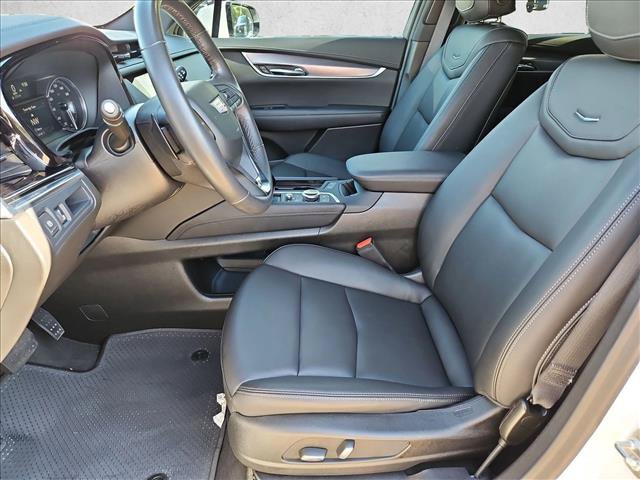 Used 2025 Cadillac XT6 Luxury FWD image 16