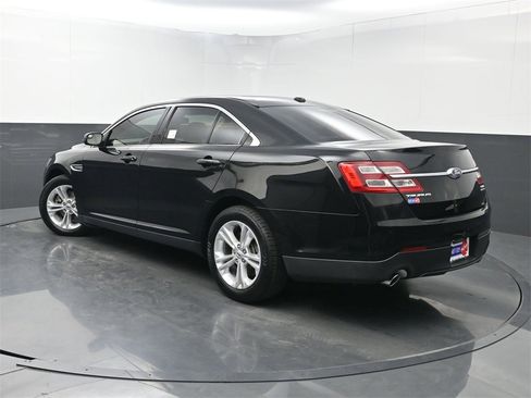 Used 2018 Ford Taurus SEL image 18