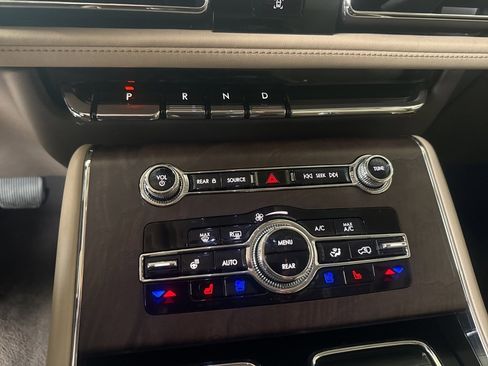 Used 2022 Lincoln Aviator Reserve w/ Equipment Group 201A image 12
