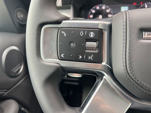 New 2024 Land Rover Discovery Dynamic SE image 18