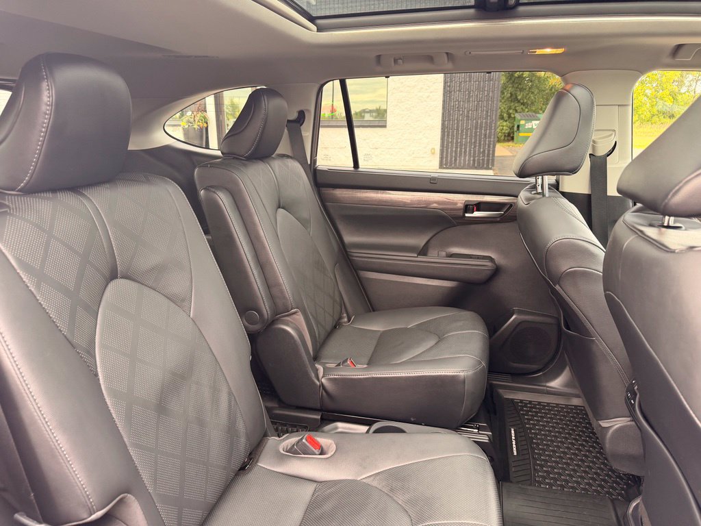 Used 2021 Toyota Highlander Platinum AWD/4WD image 31