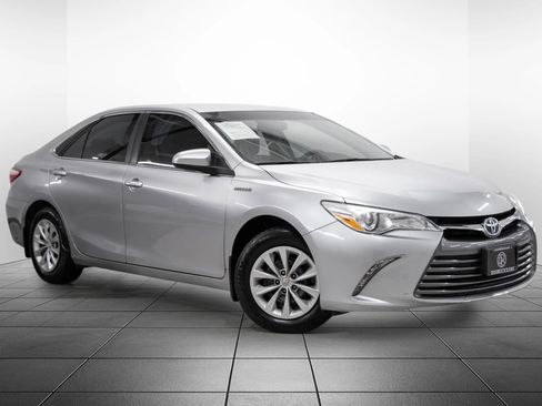 Used 2017 Toyota Camry LE FWD image 6