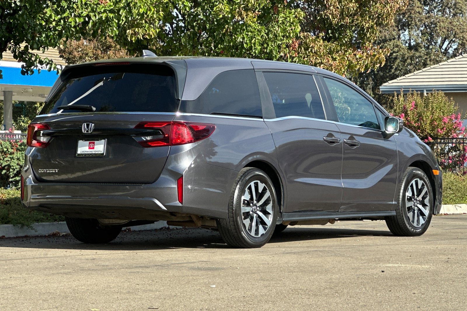 Used 2025 Honda Odyssey EX-L image 4