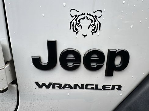 Certified 2020 Jeep Wrangler Sport AWD/4WD image 12