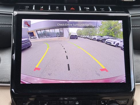 Used 2025 Jeep Grand Cherokee Limited RWD image 23