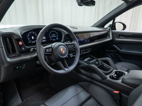 New 2026 Porsche Cayenne image 15
