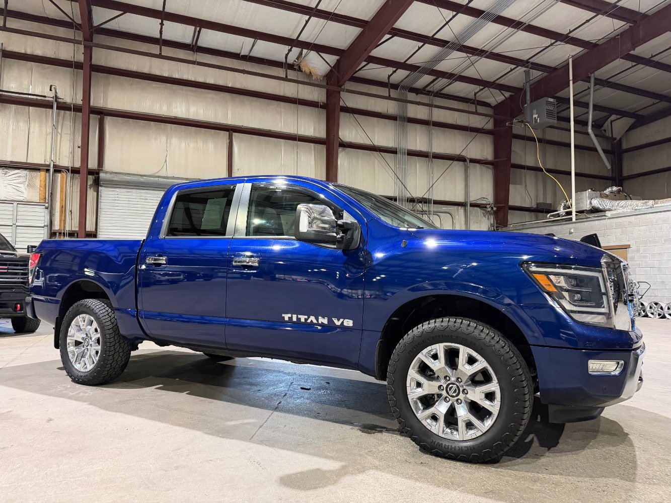 Used 2020 Nissan Titan SL w/ Moonroof Package AWD/4WD image 3
