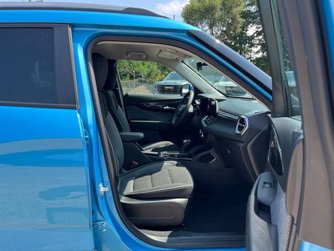 Used 2025 Chevrolet TrailBlazer LT AWD/4WD image 32