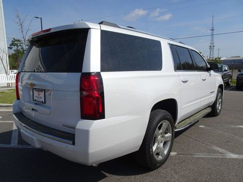 Used 2020 Chevrolet Suburban Premier w/ Premier 6.2L Value Package image 4