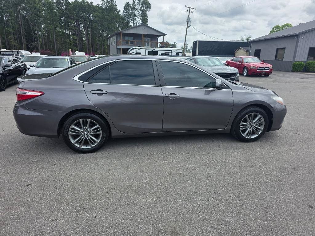 Used 2017 Toyota Camry SE FWD image 4