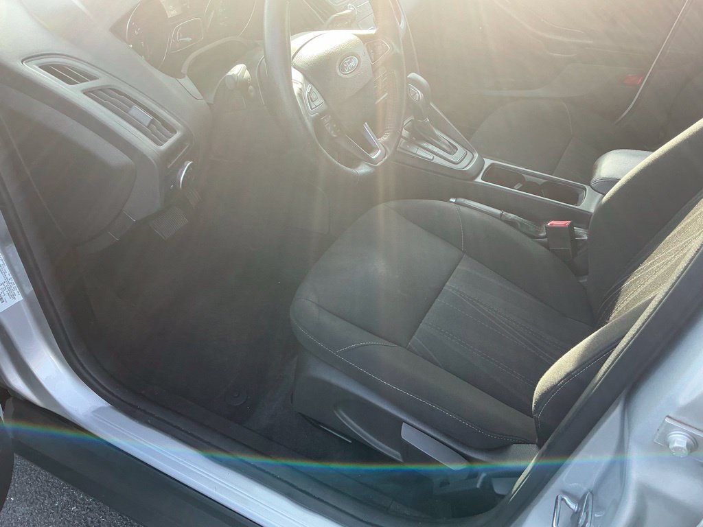 Used 2018 Ford Focus SE w/ Cold Weather Package FWD image 21