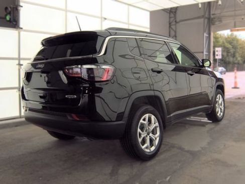 Used 2025 Jeep Compass Latitude w/ Sun & Sound Group AWD/4WD image 4