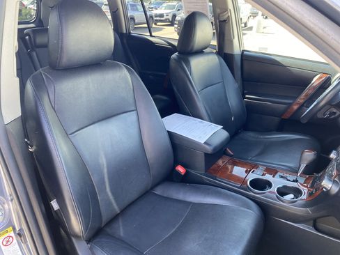 Used 2012 Toyota Highlander Limited w/ Tow Pkg AWD/4WD image 21
