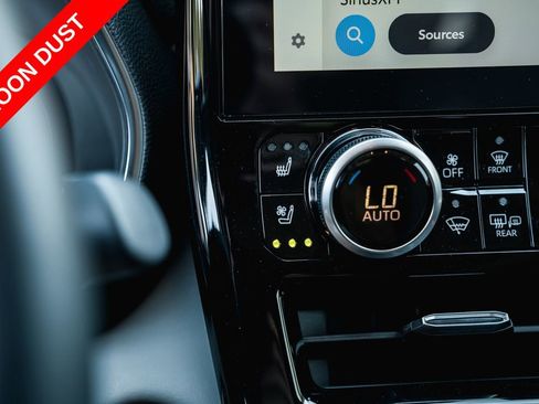 Used 2024 Toyota Highlander Platinum FWD image 19