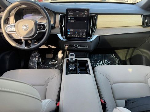 Certified 2025 Volvo XC90 B6 Plus image 12