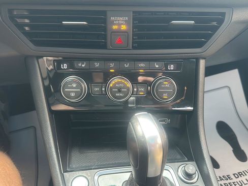 Used 2020 Volkswagen Jetta SEL FWD image 23
