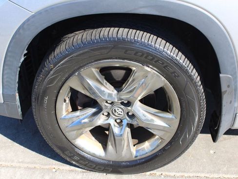 Used 2017 Toyota Highlander Limited Platinum image 12