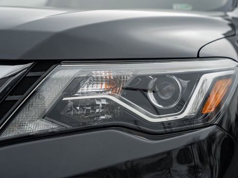 Used 2019 Nissan Pathfinder SL image 12