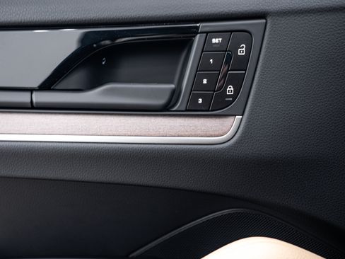 Certified 2026 Porsche Cayenne Coupe image 18