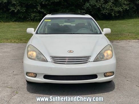 Used 2002 Lexus ES 330 FWD image 2