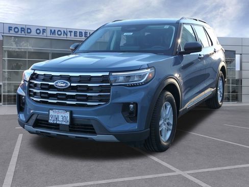 Used 2025 Ford Explorer Active w/ Active Comfort Package image 8