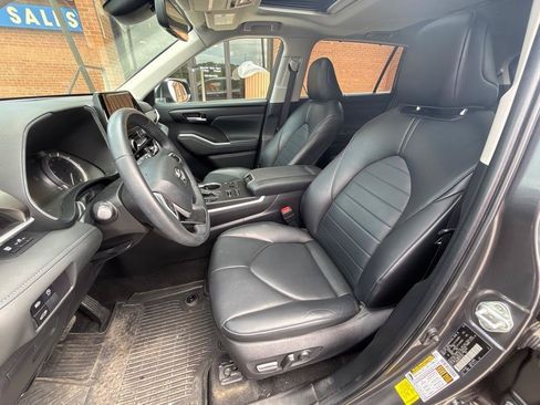 Used 2023 Toyota Highlander XLE AWD/4WD image 20
