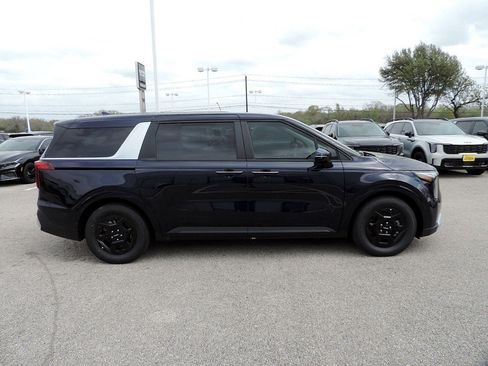 New 2026 Kia Carnival FWD image 4