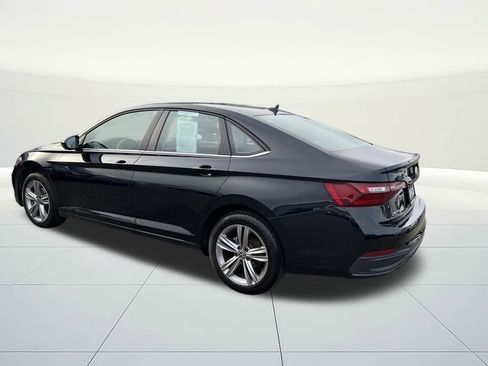 Used 2024 Volkswagen Jetta SE image 3