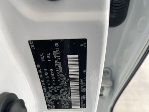 Used 2022 Toyota Highlander XLE AWD/4WD image 29