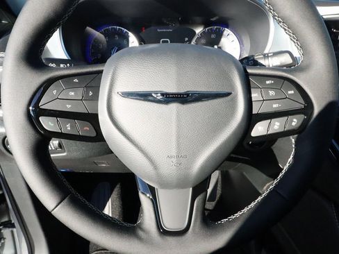 New 2026 Chrysler Pacifica Limited w/ Uconnect Theater Family Group image 3