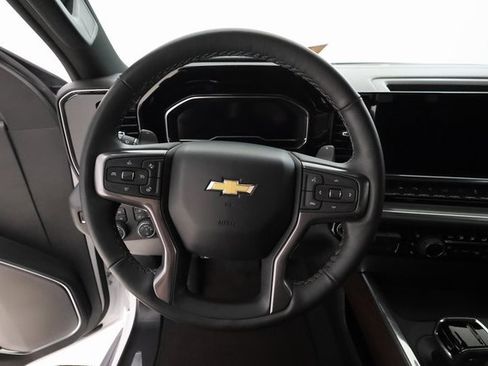 Used 2024 Chevrolet Silverado 1500 High Country w/ Technology Package image 12