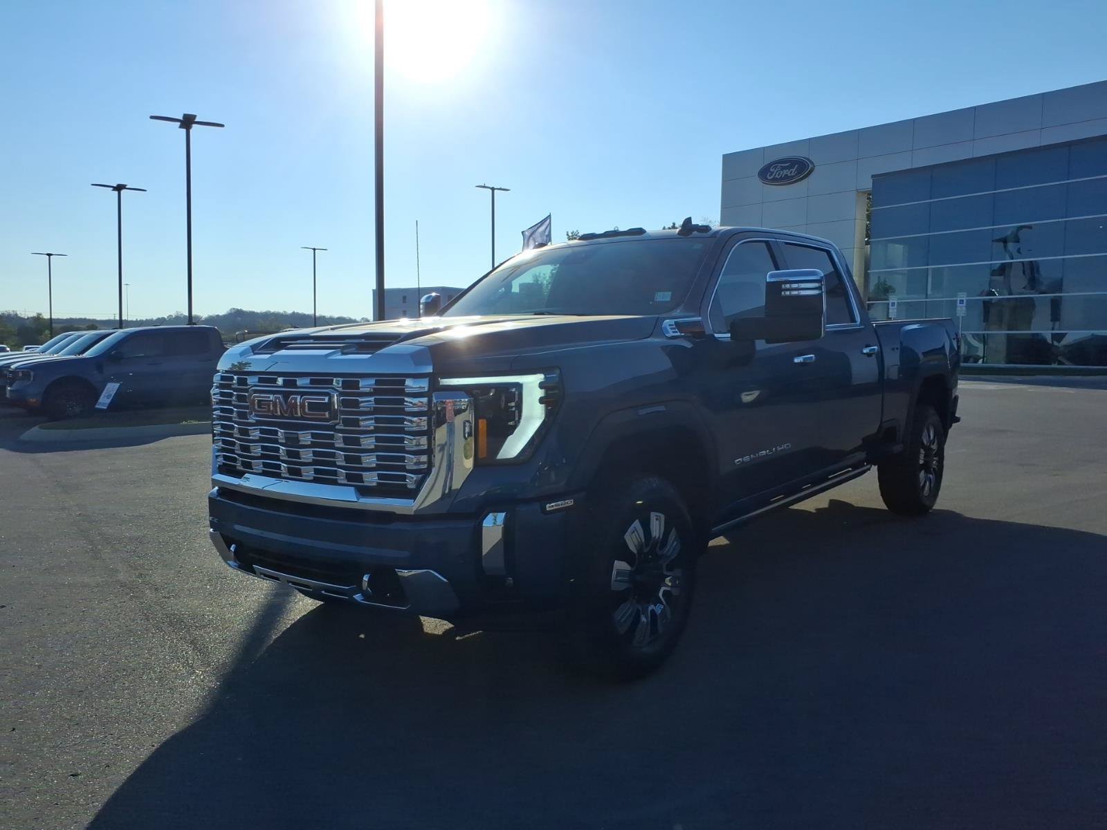 Used 2026 GMC Sierra 3500 Denali AWD/4WD image 7