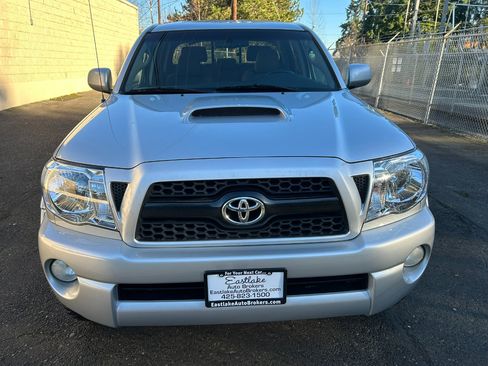Used 2011 Toyota Tacoma 4x4 Double Cab image 2