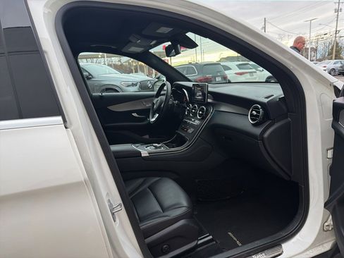 Certified 2019 Mercedes-Benz GLC 300 GLC 300 image 2