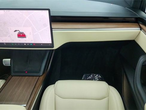 Used 2024 Tesla Model X image 40