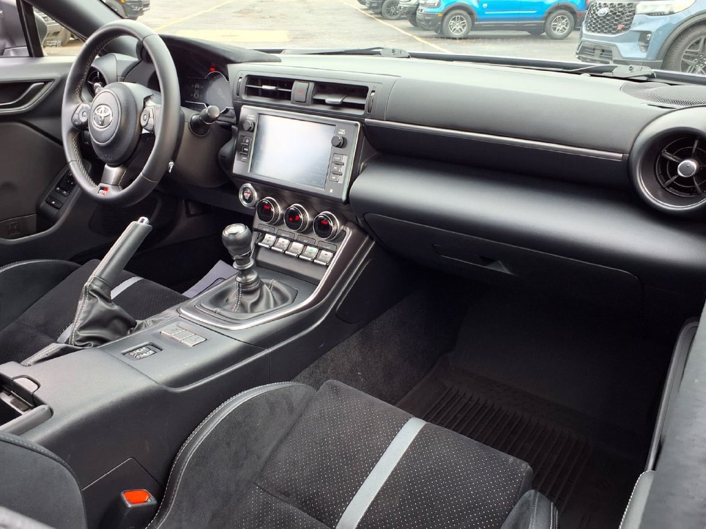 Used 2022 Toyota GR86 Premium w/ ALL Weather Mat Package (TMS) RWD image 8