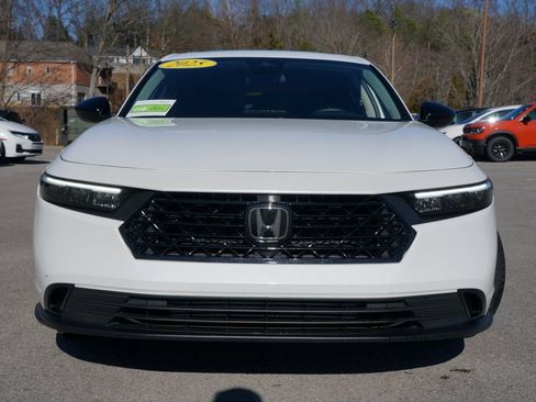 Certified 2025 Honda Accord SE image 4