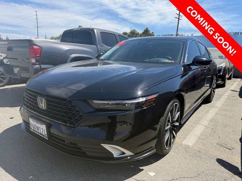Used 2025 Honda Accord Touring image 2
